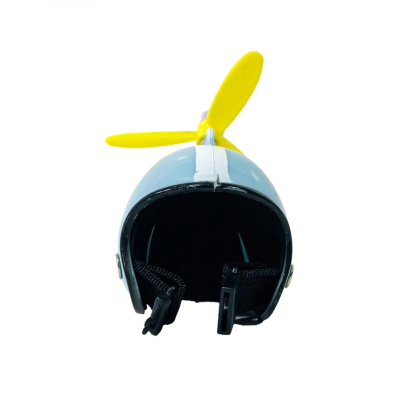 Imagen ilustrativa de CASCO CELESTE DIBUJO ESTRELLA CON ANTEOJOS, CADENA Y HELICE