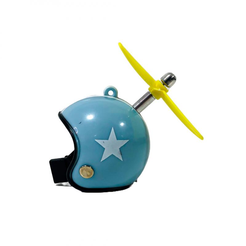 Imagen ilustrativa de CASCO CELESTE DIBUJO ESTRELLA CON ANTEOJOS, CADENA Y HELICE