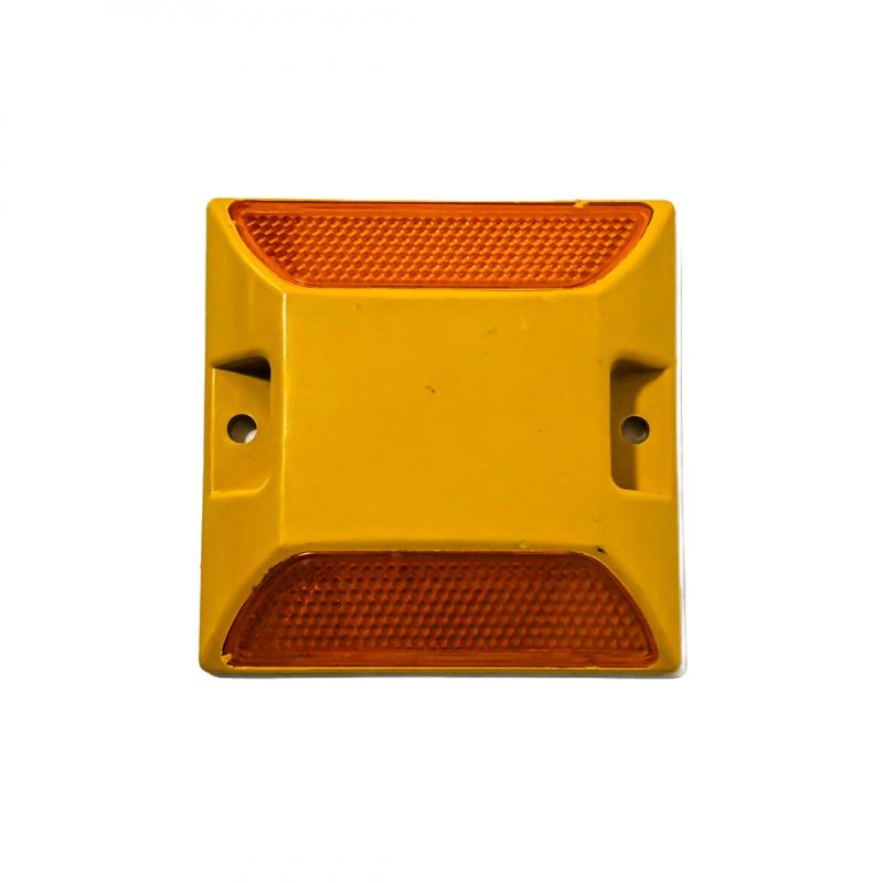 Imagen ilustrativa de TACHA REFLECTIVA AMARILLA PARA SENALIZACION VIAL 10 CM X 10 CM