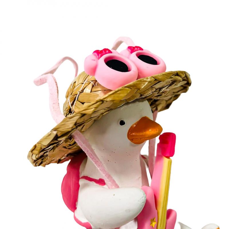 Imagen ilustrativa de TURISTA CON GAFAS, MOCHILA Y GUITARRA ROSA