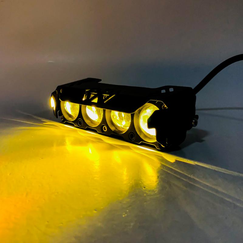 Imagen ilustrativa de RECTANGULAR CUADRUPLE LUPA COLOR BLANCO Y AMBAR 12V / 24V MEDIDAS 13,3 CM * 5,1 CM * 4,1 CM