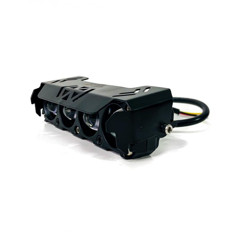 Imagen ilustrativa de RECTANGULAR CUADRUPLE LUPA COLOR BLANCO Y AMBAR 12V / 24V MEDIDAS 13,3 CM * 5,1 CM * 4,1 CM