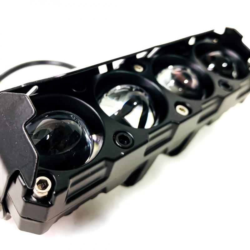 Imagen ilustrativa de RECTANGULAR CUADRUPLE LUPA COLOR BLANCO Y AMBAR 12V / 24V MEDIDAS 13,3 CM * 5,1 CM * 4,1 CM