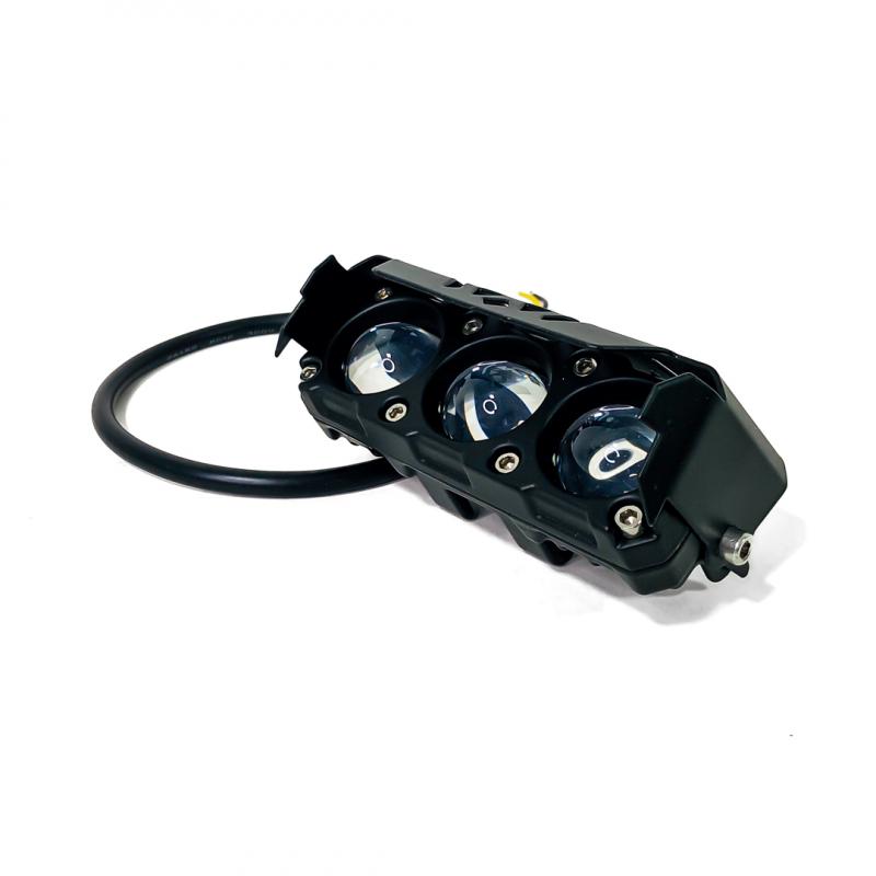 Imagen ilustrativa de RECTANGULAR TRIPLE LUPA COLOR BLANCO Y AMBAR 12V / 24V MEDIDAS 10,4 CM * 4,3 CM * 3,8 CM