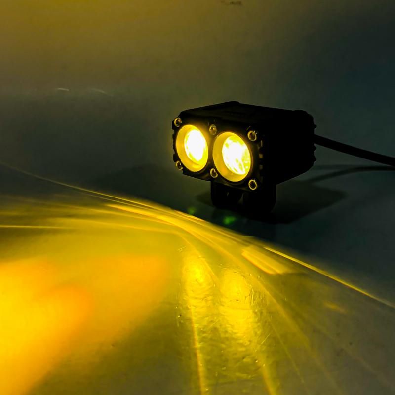 Imagen ilustrativa de RECTANGULAR DOBLE LUPA COLOR BLANCO Y AMBAR 12V / 24V MEDIDAS 7.3 CM * 6.4 CM * 6,8 CM