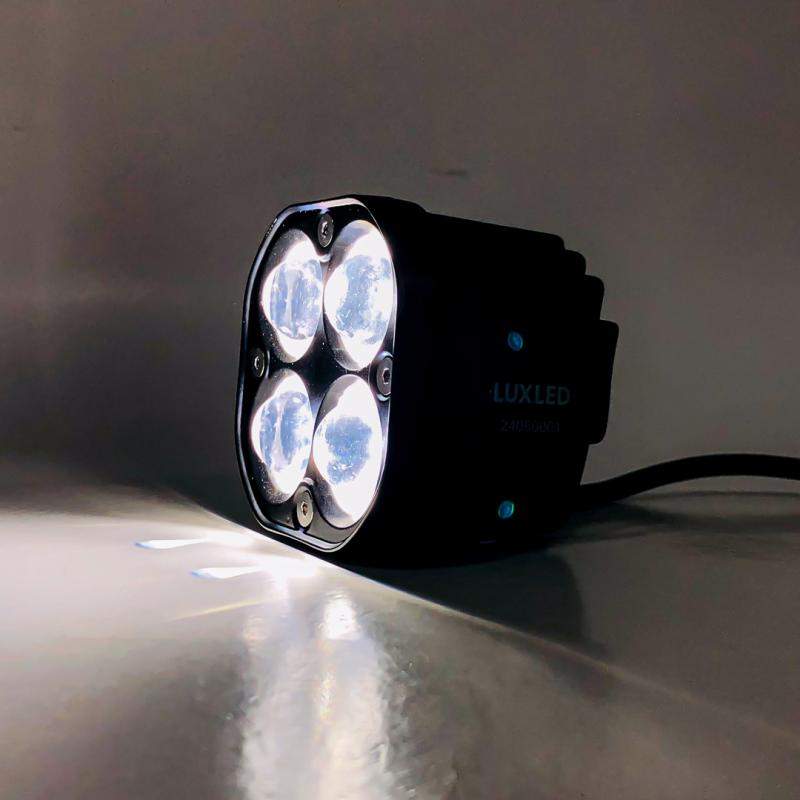 Imagen ilustrativa de JUEGO DE FARO CUADRADO CON FUNCION ALTA Y BAJA, COLOR BLANCO Y AMBAR 12V / 24V MEDIDAS 7,5 CM * 7 CM * 6,8 CM