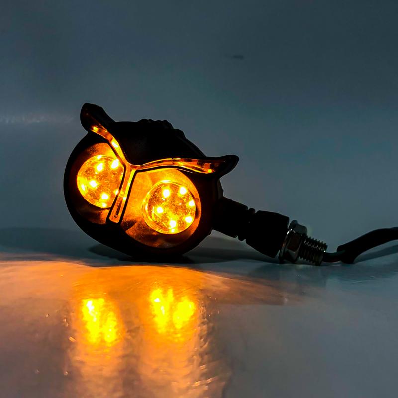 Imagen ilustrativa de FARO DE GIRO UNIVERSAL AMBAR SECUENCIAL 12V 5W 1500 LUX JUEGO 2 UNIDADES lechuza