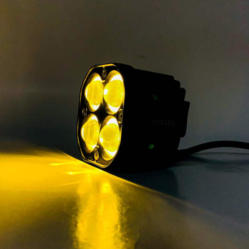 Imagen ilustrativa de JUEGO DE FARO CUADRADO CON FUNCION ALTA Y BAJA, COLOR BLANCO Y AMBAR 12V / 24V MEDIDAS 7,5 CM * 7 CM * 6,8 CM