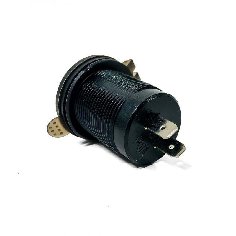 Imagen ilustrativa de TOMA DE CONEXION CON PUERTO USB / TIPO C 3.1AMP Y VOLTIMETRO PARA 12V / 24V POTENCIA MAXIMA 100 WATTS . INCLUYE KITS DE CABLES DE CONEXION. PESO 57 GRS MEDIDAS 4 CM X 4 CM X 6.2 CM