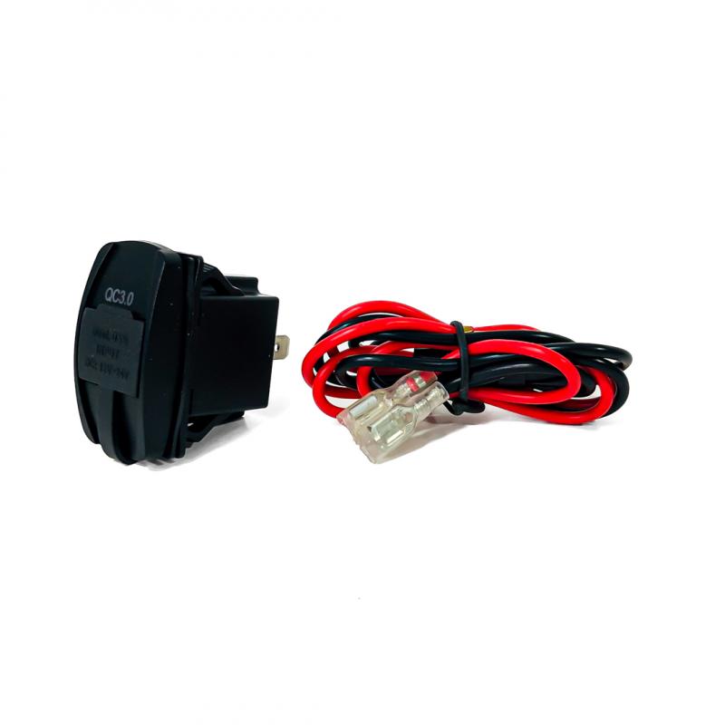 Imagen ilustrativa de TOMA DE CONEXION CON PUERTO USB / TIPO C 3.1AMP 12V / 24V POTENCIA MAXIMA 48 WATTS . INCLUYE KITS DE CABLES DE CONEXION. PESO 32 GRS MEDIDAS 4,7 CM X 2,3 CM X 4 CM