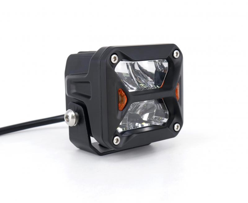 Imagen ilustrativa de FARO DE LED UNIVERSAL CUADRADO 3 COLOR BLANCO CON GIROS AMBAR - 20 WATTS - 4 CHIP OSRAM P8 - 12V/24V